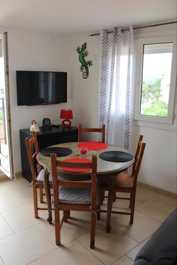 Ferienwohnung T2 Coquet Le Lavandou Plein Centre Vue Mer Exceptionnelle. Exterior foto